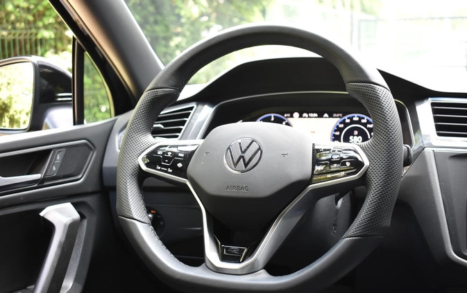 Volkswagen Tiguan cena 228900 przebieg: 8000, rok produkcji 2023 z Alwernia małe 211